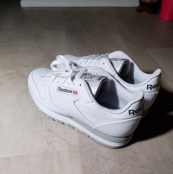 Brand new Reebok Classic,Men Size 9 - Picture 5 of 10